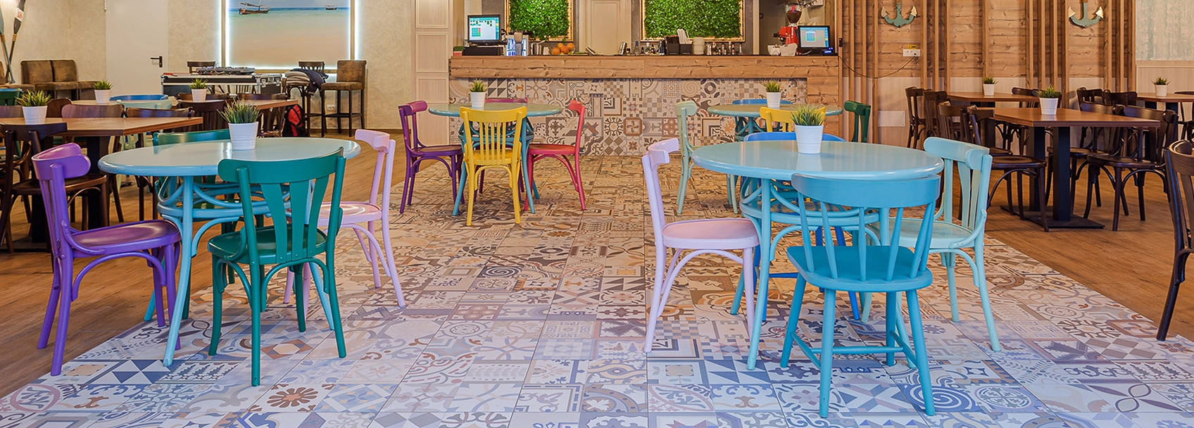 Alege culorile și tapițeria